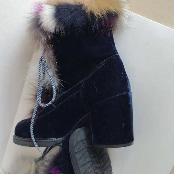 Stuart Weitzman Yukon navy suede booties 9 M - Picture 7 of 16